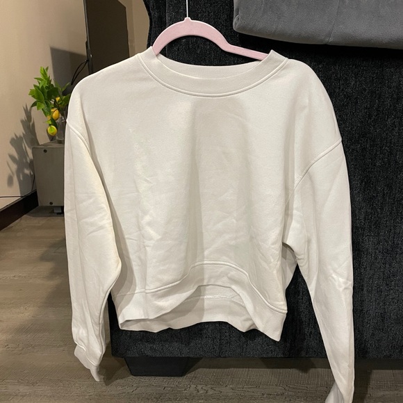 Zara Tops - Zara Off White Cropped Long Sleeve Size Large